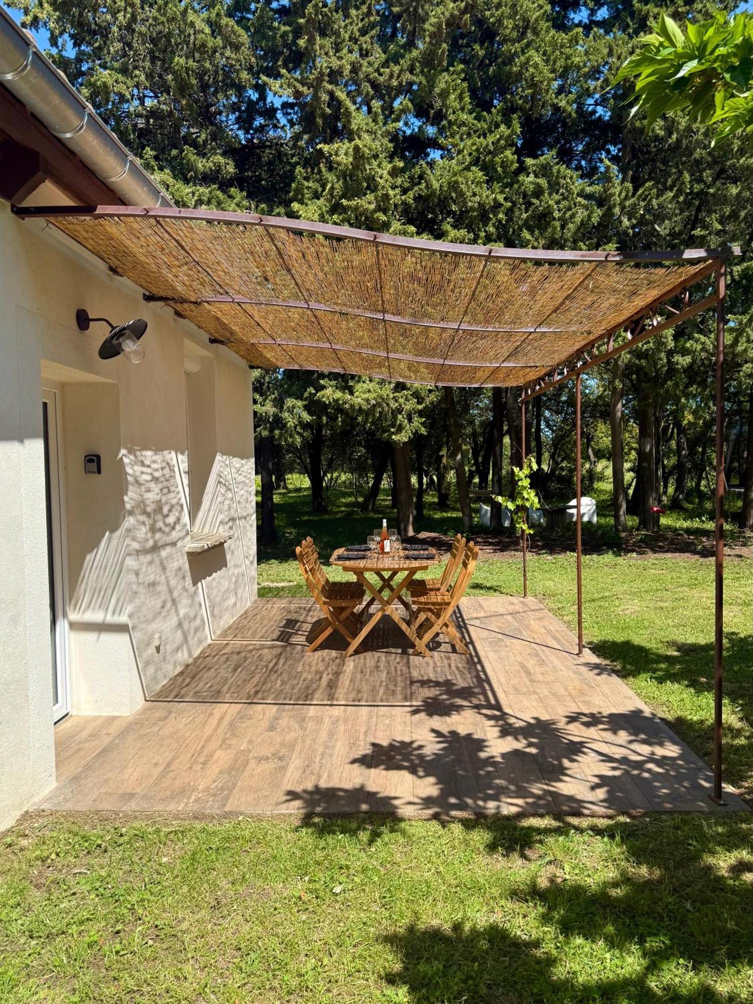 Maisonnette Avec Petite Foret Valréas Esterno foto